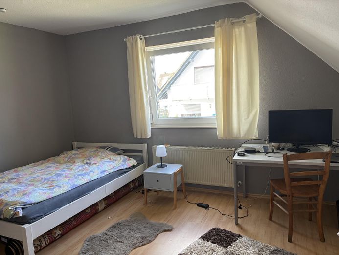 192 m²’lik geniş aile evi – modernize edilmiş, 7 oda, 3 banyo ve B enerji sınıfı – Kinderzimmer