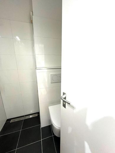 ¡Se alquila apartamento de 1 habitación recién renovado! (Clase de eficiencia energética D-190 kWh/(m²a)) – Bad
