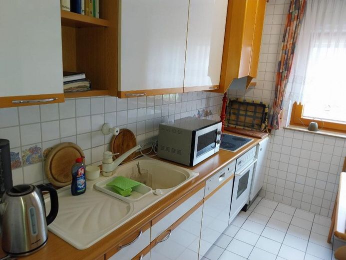 Schöne EG-Wohnung mit Balkon und Einbauküche in guter Lage – Bild 12