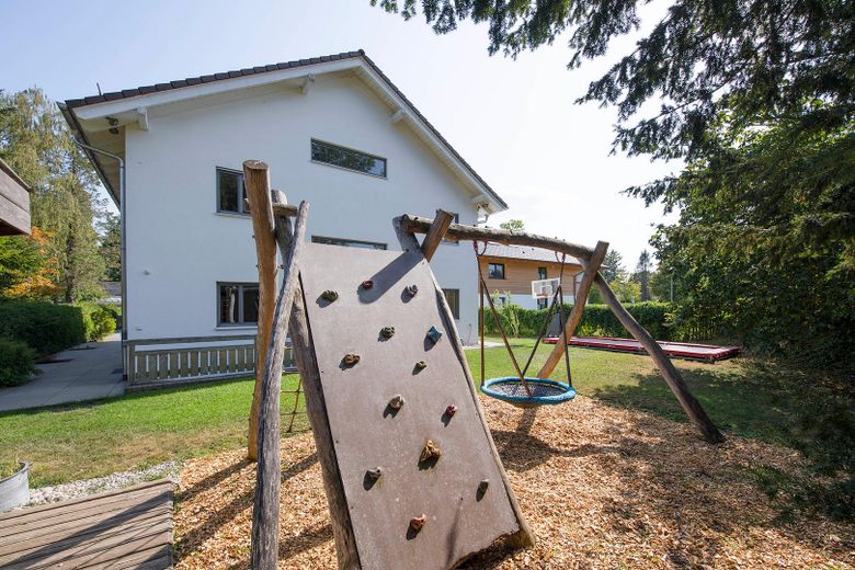 Rodzinna sielanka w Seeshaupt nad jeziorem Starnberger See – Spielplatz