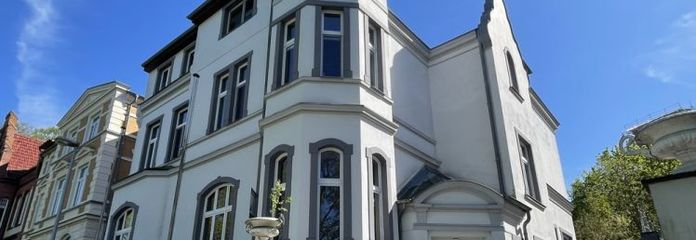 Esclusivo appartamento mansardato di 2 locali in storica villa in stile Jugendstil con vista sul castello