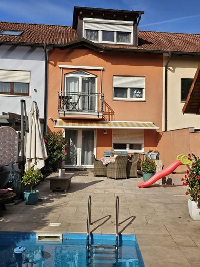 Maison mitoyenne centrale exclusive avec piscine et climatisation – Garten