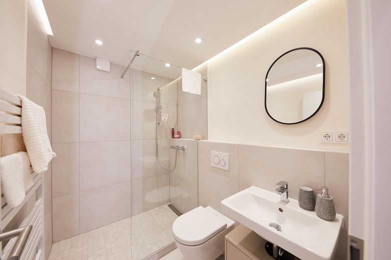 Mehrere hochwertige WG-Zimmer in frisch sanierter Wohnung - Erstbezug – modernes Bad mit WalkIn-Dusche