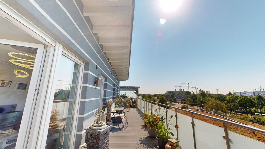 Wyjątkowy czteropokojowy apartament typu penthouse z windą i tarasem we Frankfurcie nad Menem – Dachterrasse