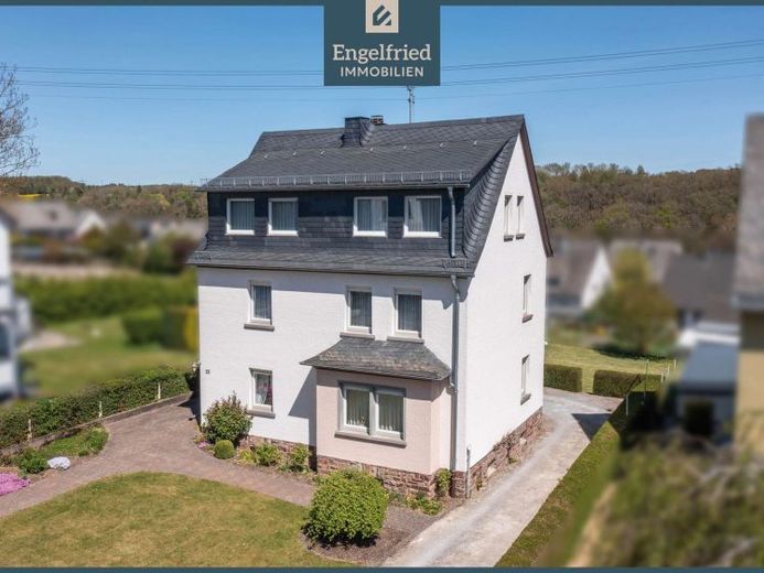 Großzügiges Ein- bis Zweifamilienhaus auf beeindruckendem Grundstück mit Garage – Foto 1