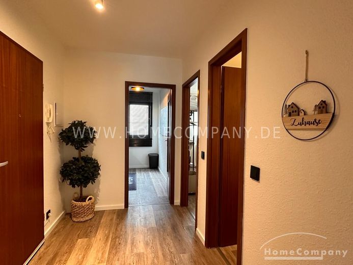 Modern eingerichtete 2 Zimmer Wohnung mit Balkon und Garagenstellplatz  in Alt-Saarbrücken – 5ba96fd0e13673100f2bc49b6477436814dfb97c.jpg