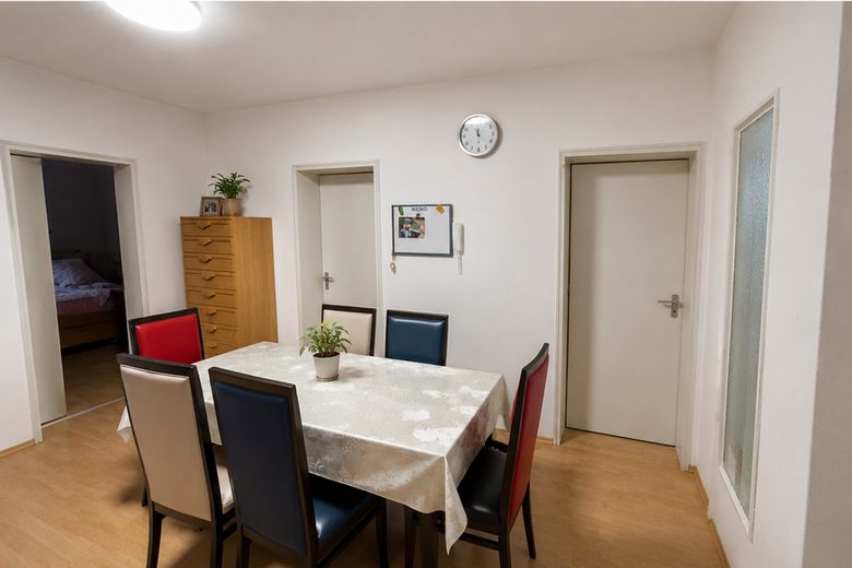 4 Zi-Wohnung mit Balkon und toller Aussicht+++Provisionsfrei +++ – Flur (mit KI angepasst)