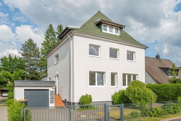 Mehrfamilienhaus mit drei Wohnungen in Rahlstedt