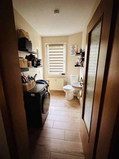 Traumhafte Wohnung in EFH mit Kamin, Garten, Pool, Wintergarten – Foto 12
