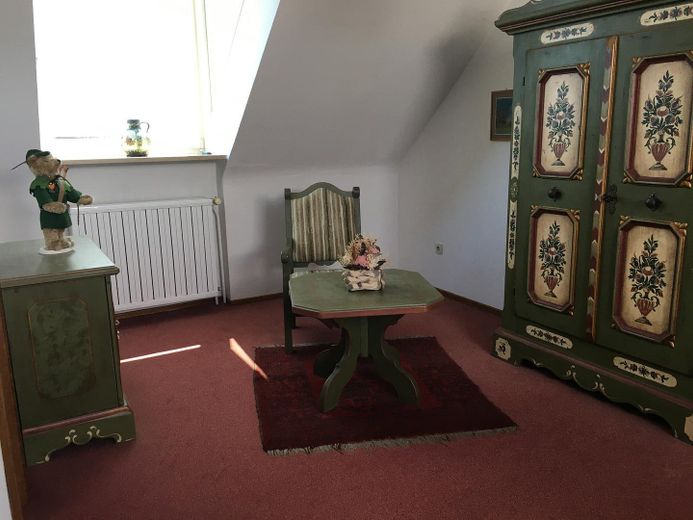 Ekskluzywny dom szeregowy skrajny w stylu bungalow z antresolą, basenem i wymarzonym ogrodem – 1 OG Galerie Bild 2