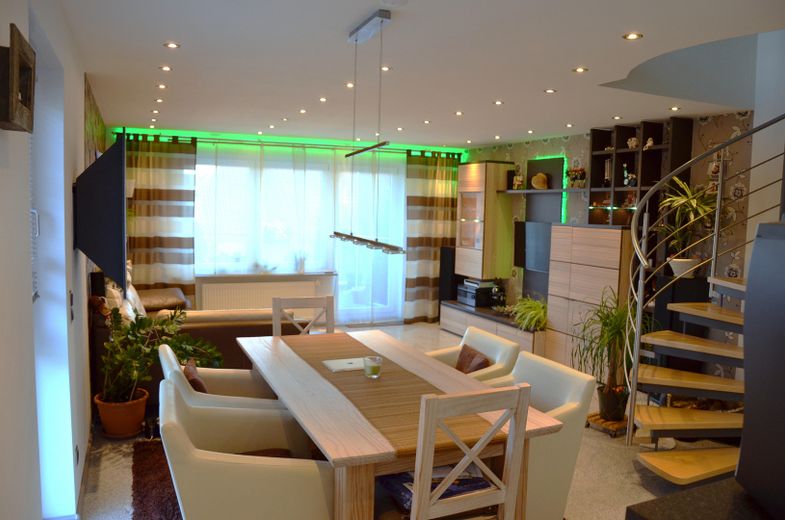 Wohn/Esszimmer eingerichtet