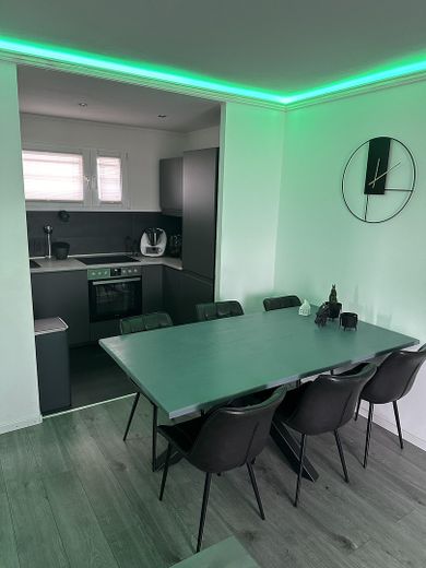 Direct beschikbaar in City-West: appartement met uitzicht op de skyline + ondergrondse parkeergarage – Essbereich