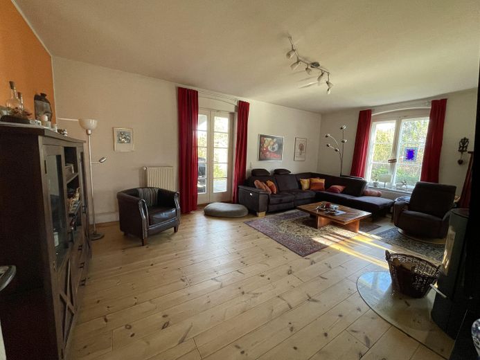 Wohnzimmer mit Holzdielen