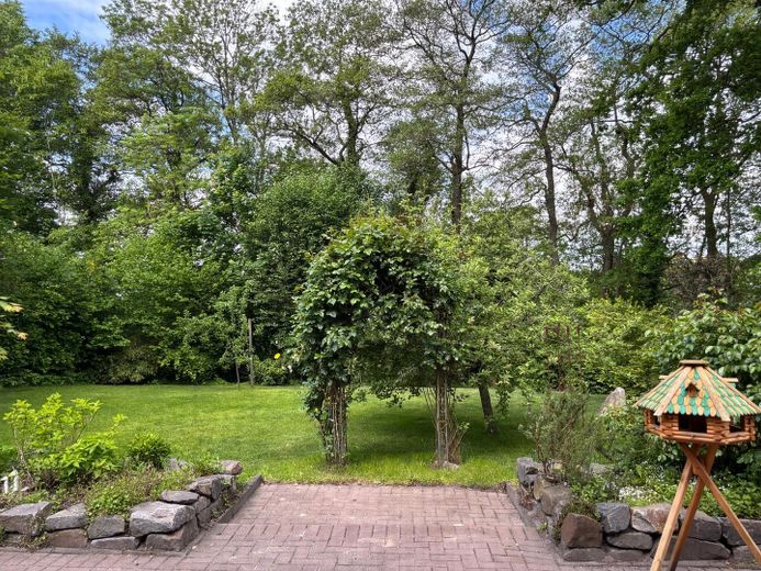 Exclusive villa in a sunny southwest location with a unique plot – Foto 21