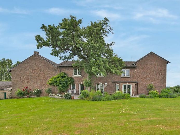 PHI AACHEN - Ehemaliger Bauernhof mit modernem Einfamilienhaus in begehrter Lage von Würselen! – फोटो 1