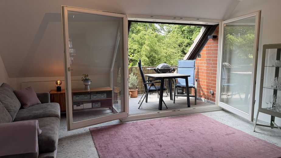 Haus im Haus - Helle moderne Maisonettewohnung in Top-Lage mit TG-Stellplatz – Wohnküche im 2. OG