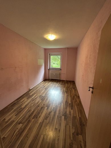 Helle 3,5-Zimmer-Wohnung mit Küche, Balkon & Stellplatz – Kinder- / Gästezimmer