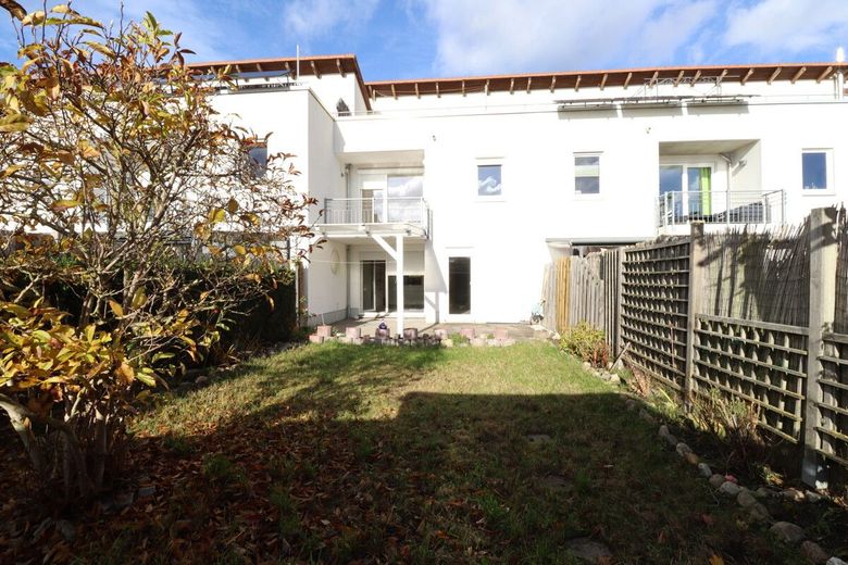 Mörse + + viel Platz + + 5 Zimmer + +  2x Balkon + + Carport + + Keller – Ansicht vom Garten