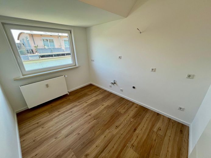 Provisionsfrei: 4-Zimmer-Dachgeschosswohnung mit Südbalkon & Garagenstellplatz in Schwachhausen – Küche