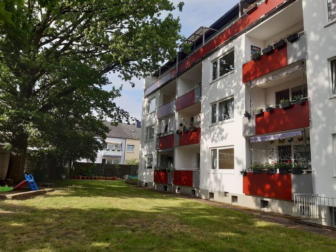 Modernisierte Drei-Zimmer Wohnung in Moers-Repelen, 2. OG – Hof