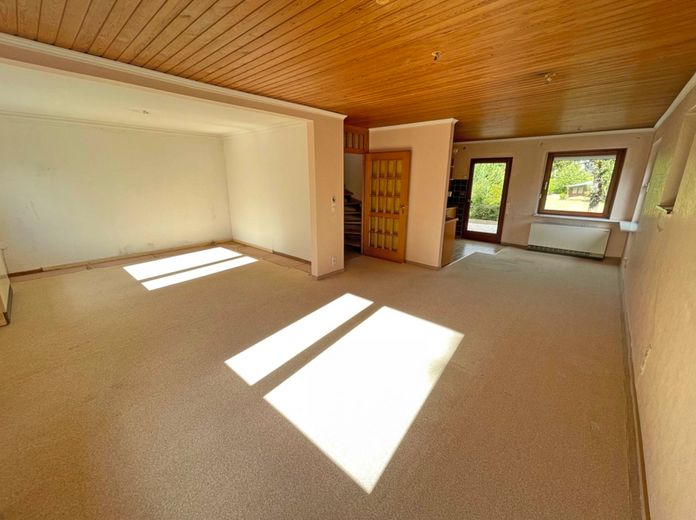 1.296 m² arsa – Tek ailelik ev veya 2 konut birimli ikiz ev mümkün – Wohnzimmer
