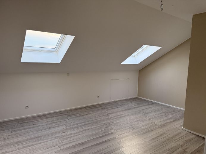Moderne 73m², 2 ZKB Wohnung mit Balkon + neuer Küche – Foto 4
