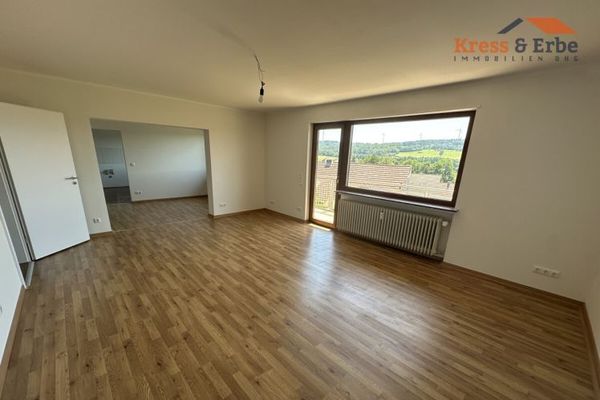Abitare in stile moderno a Flieden-Rückers – 3 locali, balcone, giardino e posto auto