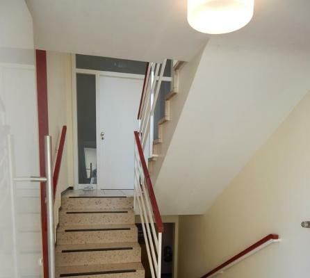 Frisch renovierte 3-Zimmer-Wohnung mit Balkon, Loggia &amp; saniertem Bad im gepflegten Zweifamilienhaus