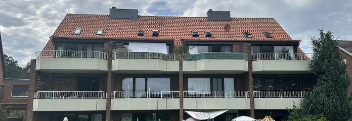 Blick vom Rasen auf die Apartm