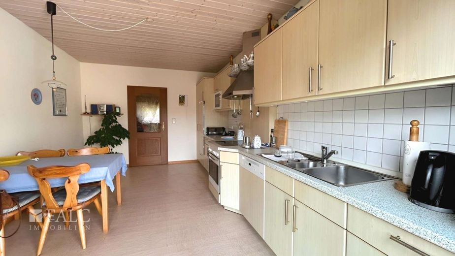 ***Wohnen in bester Lage - Geräumiges Einfamilienhaus mit großzügigen Garten*** – Küche