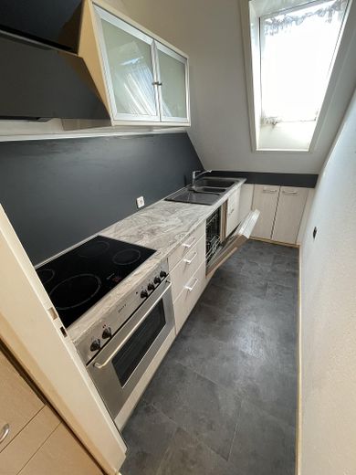 Sonnige 3 Zimmer DG-Whg.m.Stellplatz und Einbauküche in Stammheim ruhige Straße – Küche