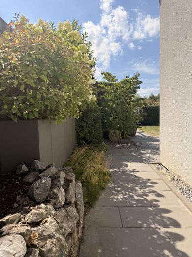 Ekskluzywny dom jednorodzinny w wyjątkowej lokalizacji – Durchgang Carport-Garten