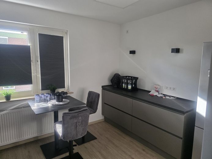 Сучасна 3-кімнатна квартира з ванною з денним світлом і 78 м² житл. пл. на 1-му поверсі – гараж можливий! – Küche 2