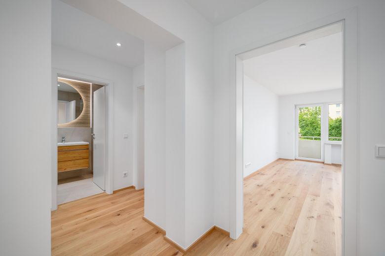 Provisionsfrei: Neue 3-Zimmer-Wohnung mit Sonnenbalkon in ruhiger Grünlage – Diele