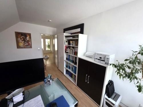 Arbeits-/Schlafzimmer