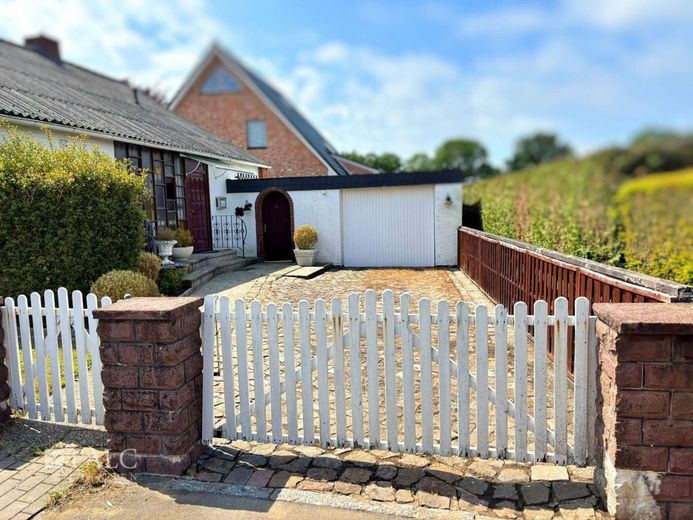 ***Bungalow mit Garten und viel Gestaltungspotential in ruhiger Lage*** – Auffahrt