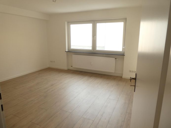 1 ZKB mit Balkon, ruhige Lage, EG-Hochparterre – Wohn-, Schlafraum