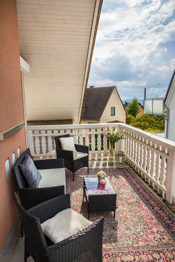 Möblierte, helle 4-ZKB mit Balkon. WG möglich – Foto 8
