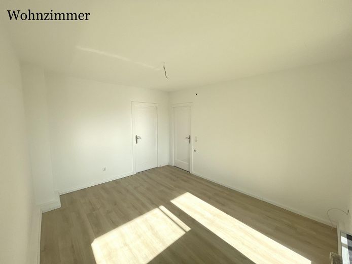 Gepflegte 3-Zimmer-Wohnung mit Balkon und Tageslichtbad nahe der Weser in Bremen-Woltmershausen – Wohnzimmer