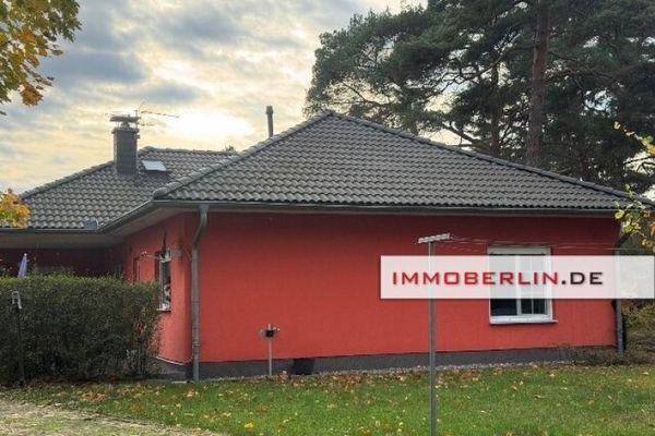 IMMOBERLIN.DE - Atrakcyjny bungalow z ogrodem słonecznym i garażem w harmonijnej lokalizacji przy jeziorze Krüpelsee