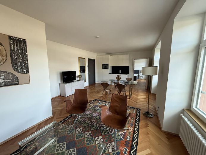 Möbliertes Luxus-Wohnen im LöwenBau - E3-W06, 2 Zi, 54 m² - 1.700 € FLAT – Wohnzimmer