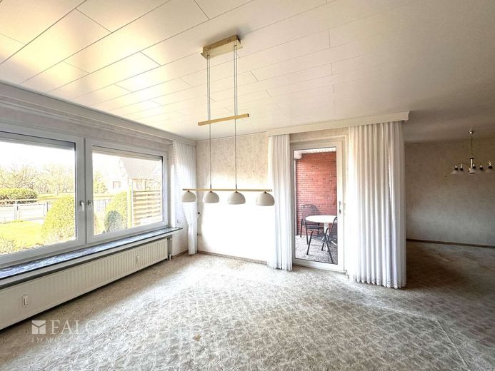 Willkommen Zuhause - top gepflegtes Reihenhaus in gefragter Lage von Stade – Wohn- und Esszimmer EG
