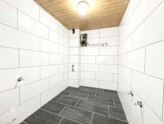 Substanz mit Ausbau- und Modernisierungspotenzial – Badezimmer