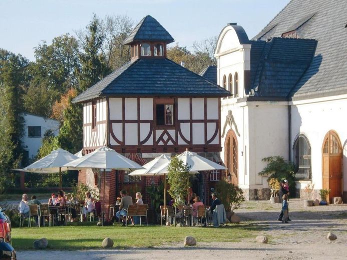 ETW, App., LOFTS, Ateliers zw. Rostock & Müritz (Wohnen in histor. Ambiente / im Eigentum)! – Das 'Tauben-Haus' (= Café)!