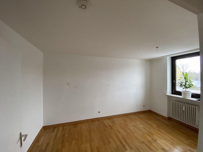 Bella e luminosa appartamento condiviso di 2 locali con balcone esposto a sud in vendita – Schlafzimmer 