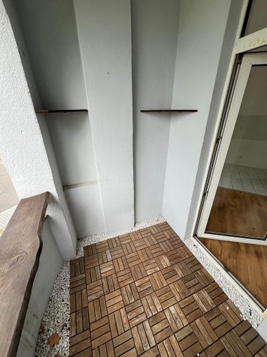 Balkon mit Ablagen