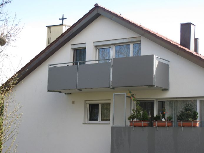 Zwei Zimmer Dachgeschosswohnung in Remseck Ortsteil Aldingen – großer Balkon