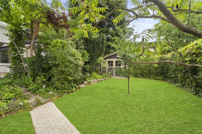 Großzügiges Wohnen auf über 280 m² Gesamtfläche – 611 m² Grundstück in begehrter Lage – Garten, 611qm Grundstück