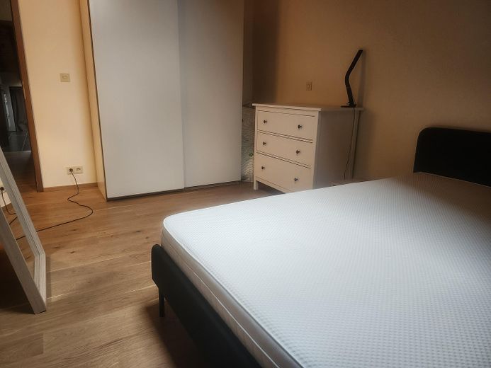 Ruhige 2-Zimmer-Whg. mit gehobener Ausstattung und Gartenanteil – Schlafzimmer