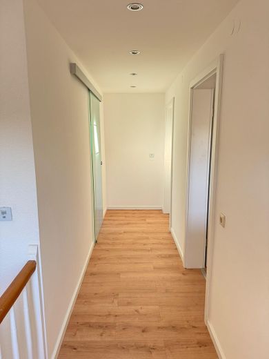 Freistehendes Einfamilienhaus mit viel Platz für Familie, Alltag und Zukunft – Flur 2. OG